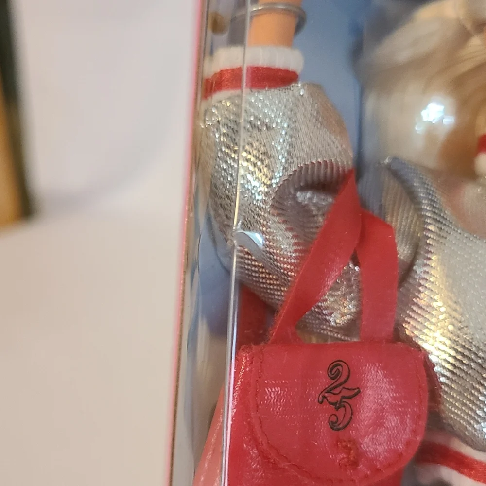 Barbie 25th Anniversary Walt Disney World Special Edition Doll 👓